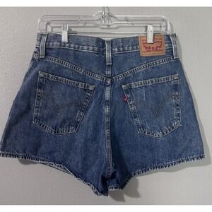 Levi's Women's Denim High-Waisted MOM Shorts Size 30 Inseam 3 Inches